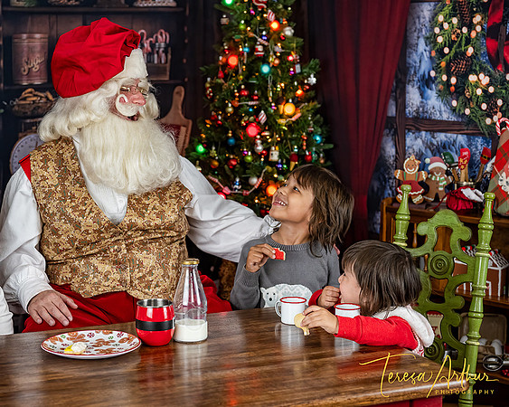 Liddle-Zarate-Santa-2024-134-Edit