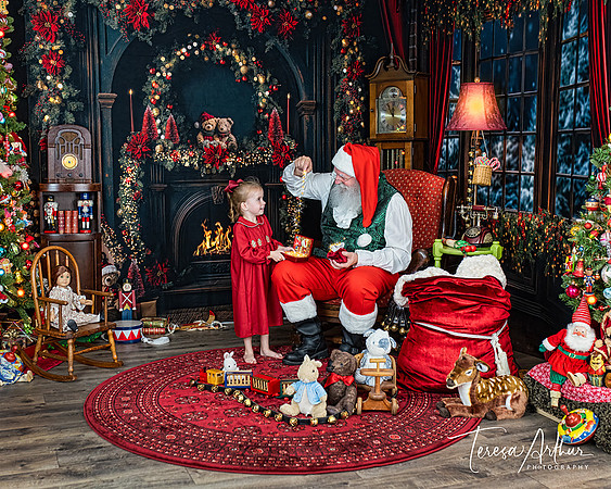 L-J-MOLTZ-SANTA 2025-147-Edit