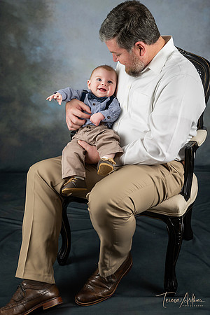 INDOOR STUDIO FAMILY PHOTOS BY TERESA ARTHUR PHOTOGRAPHY WARRENTON VA