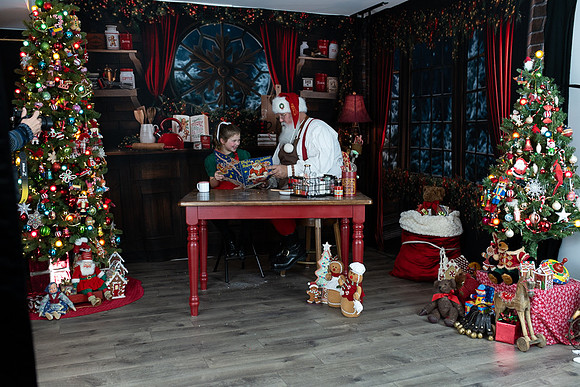 LEAR-GRACELYN-SANTA-2025-131