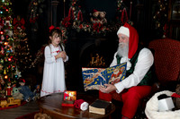 LESTER-SOPHIA-SANTA-2025-14