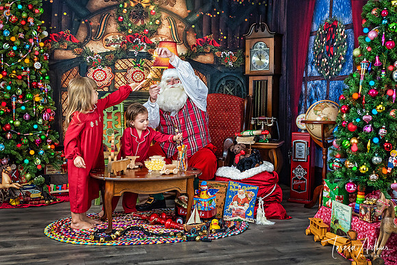 ELLA-ANDREW-SANTA-2021-475