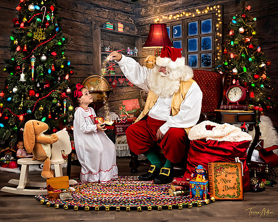EHewitt-Santa-2019-646