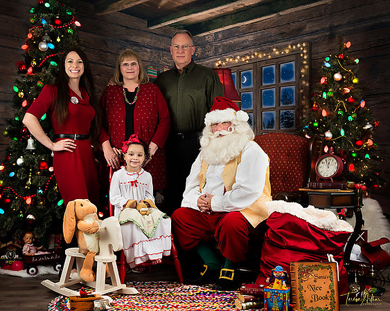 EHewitt-Santa-2019-782