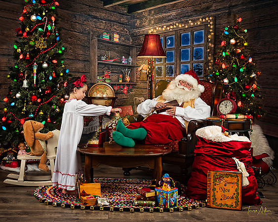 EHewitt-Santa-2019-368