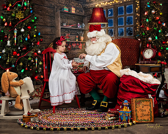 EHewitt-Santa-2019-741