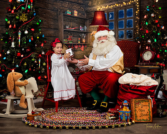 EHewitt-Santa-2019-680