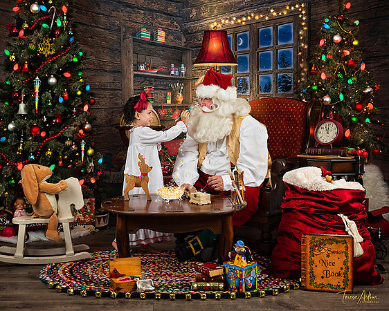 EHewitt-Santa-2019-477