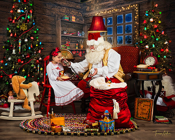 EHewitt-Santa-2019-355