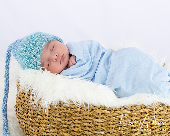 CUSTOM NEWBORN PHOTO SESSIONS BY TERESA ARTHUR PHOTOGRAPHY IN NORTHERN VIRGINIA AREA