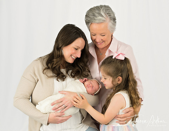 NEWBORN PHOTO SESSIONS IN NORTHERN VIRGINIA BY TERESA ARTHUR PHOTOGRAPHY