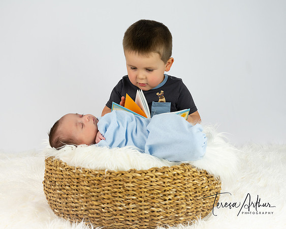 NEWBORN PHOTO SESSIONS IN NOVA AREA BY TERESA ARTHUR PHOTOGRAPHY IN WARRENTON VA