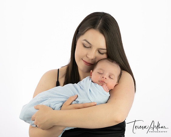 NEWBORN STUDIO PORTRAIT SESSION BY TERESA ARTHUR PHOTOGRAPHY IN WARRENTON VA