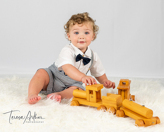 FIRST YEAR BABY PHOTOS IN NORTHERN VIRGINIA-TERESA ARTHUR PHOTOGRAPHY