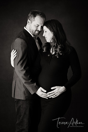 MATERNITY PHOTO SESSION BY TERESA ARTHUR PHOTOGRAPHY IN NORTHERN VIRGINIA AREA