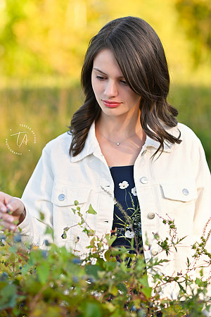 HIGH SCHOOL SENIOR PHOTOS BY TERESA ARTHUR PHOTOGRAPHY LOCATED IN WARRENTON VA
