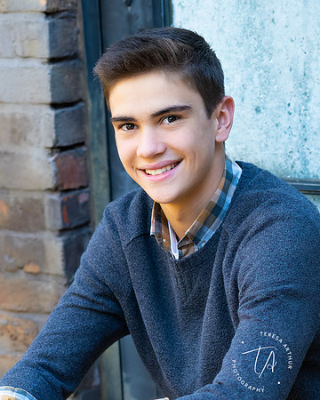 HIGH SCHOOL SENIOR PORTRAITS BY TERESA ARTHUR PHOTOGRAPHY-WARRENTON VA-SERVES NOVA AREA