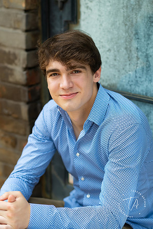 HIGH SCHOOL SENIOR PORTRAITS BY TERESA ARTHUR PHOTOGRAPHY SERVES THE NORTHERN VIRGINIA AREA
