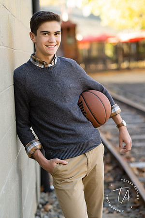 SENIOR PICTURES BY TERESA ARTHUR PHOTOGRAPHY IN NORTHERN VIRGINIA AREA