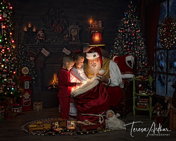 MAGICAL SANTA PHOTO SESSIONS BY TERESA ARTHUR PHOTOGRAPHY IN WARRENTON VA