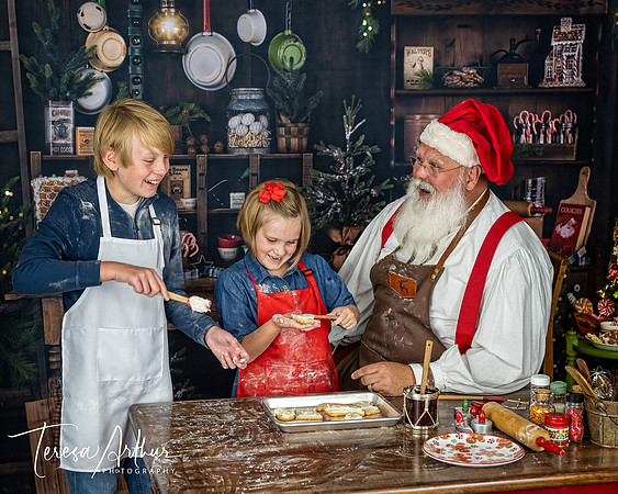 COOKIES WITH SANTA PHOTO SESSIONS BY TERESA ARTHUR PHOTOGRAPHY IN NOTHERN VIRGINIA AREA