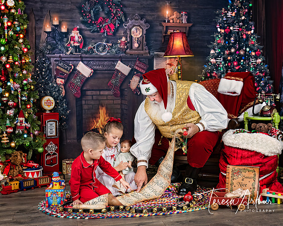 NOSTALGIC SANTA PORTRAIT SESSIONS BY TERESA ARTHUR PHOTOGRAPHY IN WARRENTON VA