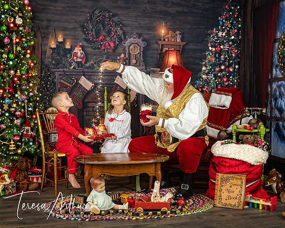STORYBOOK SANTA PHOTO SESSIONS BY TERESA ARTHUR PHOTOGRAPHY