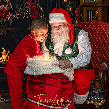 BESPOKE SANTA SESSIONS WITH TERESA ARTHUR PHOTOGRAPHY IN THE NORTHERN VIRGINIA AREA