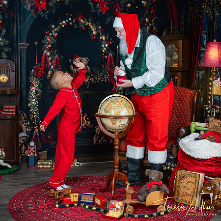 MEMORABLE SANTA SESSIONS WITH TERESA ARTHUR PHOTOGRAPHY IN WARRRENTON VA