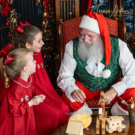 SANTA PHOTO SESSIONS IN 2026 WITH TERESA ARTHUR PHOTOGRAPHY IN NORTHERN VIRGINIA AREA