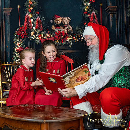 STORYBOOK SANTA SESSIONS BY TERESA ARTHUR PHOTOGRAPHY IN NORTHERN VIRGINIA