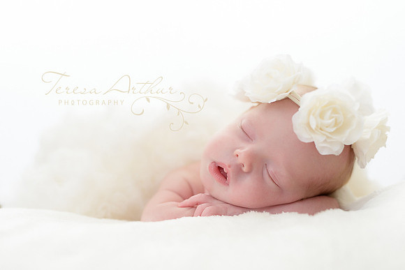 NEWBORN WITH FLOWER CROWN