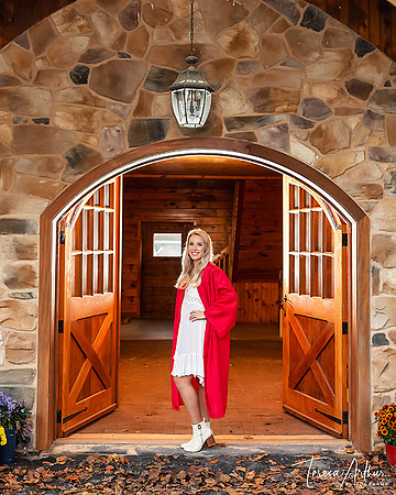 PROFESSIONAL HIGH SCHOOL SENIOR PORTRAIT SESSION BY TERESA ARTHUR PHOTOGRAPHY IN WARRENTON VA SERVES THE NORTHERN VIRGINIA AREA