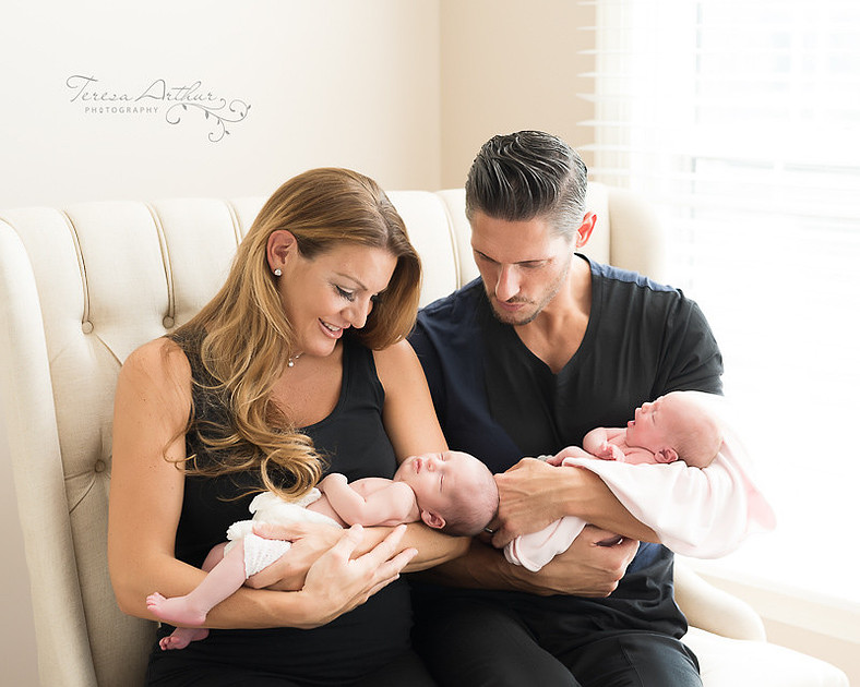 NEWBORN TWINS FAMILY PORTRAIT SESSION