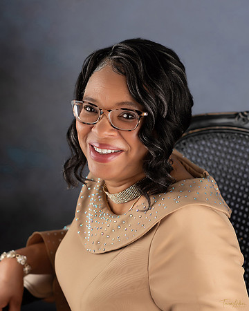 PROFESSIONAL LADIES PORTRAIT BY TERESA ARTHUR PHOTOGRAPHY IN WARRENTON VA