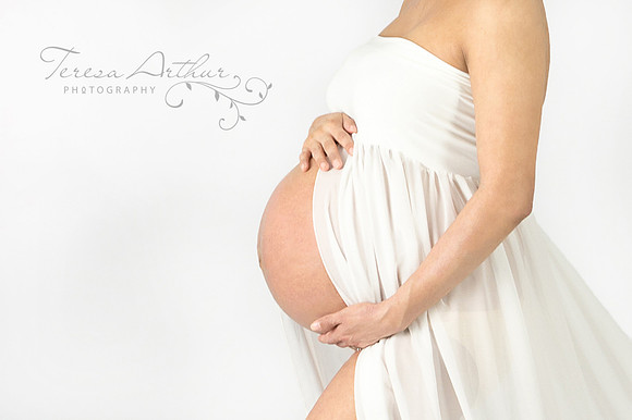 bump maternity portrait