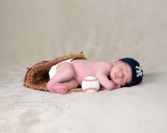 NEWBORN BASEBALL PHOTO