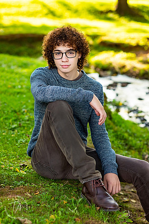 PROFESSIONAL SENIOR PORTRAITS BY TERESA ARTHUR PHOTOGRAPHY SERVES THE NORTHEN VIRGINIA AREA-LOCATED IN WARRENTON VA