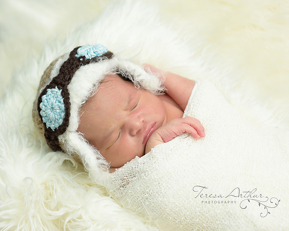 Teresa Arthur Photography newborn baby pilot