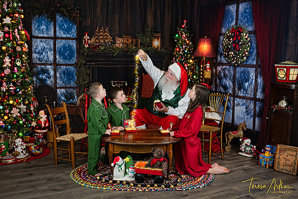 MAGICAL SANTA EXPERIENCE PHOTO SESSIONS BY TERESA ARTHUR PHOTOGRAPHY NOVA WARRENTON VIRGINIA