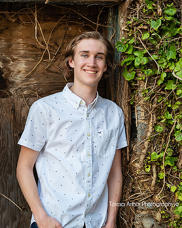HIGH SCHOOL SENIOR PORTRAIT PHOTOGRAPHERS IN FAUQUIER COUNTY VA-TERESA ARTHUR PHOTOGRAPHY-WARRENTON VA