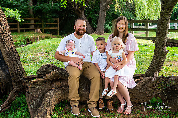 OUTDOOR FAMILY PHOTOS BY TERESA ARTHUR PHOTOGRAPHY IN WARRENTON VA