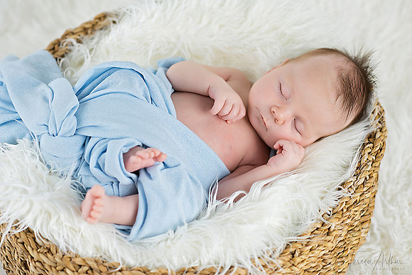 NEWBORN IN STUDIO PHOTOGRAPHERS IN NORTHERN VA-TERESA ARTHUR PHOTOGRAPY