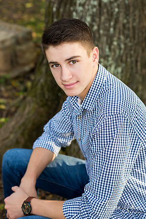 OUTDOOR PHOTO SESSIONS FOR HIGH SCHOOL SENIORS-SENIOR PORTRAIT PHOTOGRAPHERS IN THE NOVA AREA-TERESA ARTHUR PHOTOGRAPHY
