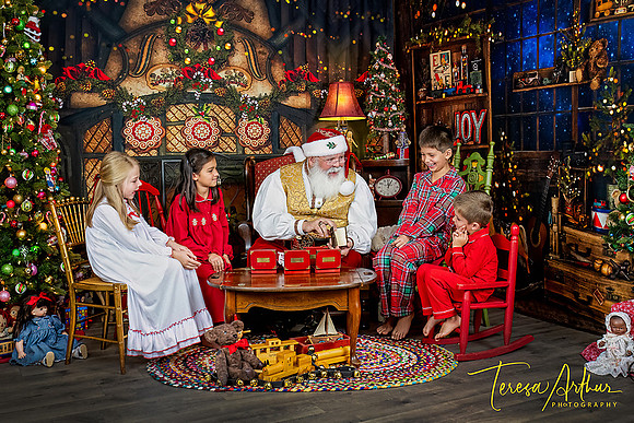 HORDUSKY GRANDKIDS-SANTA-2023-460-Edit