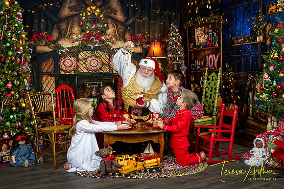 HORDUSKY GRANDKIDS-SANTA-2023-501-Edit