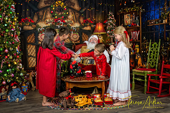 HORDUSKY GRANDKIDS-SANTA-2023-526-Edit