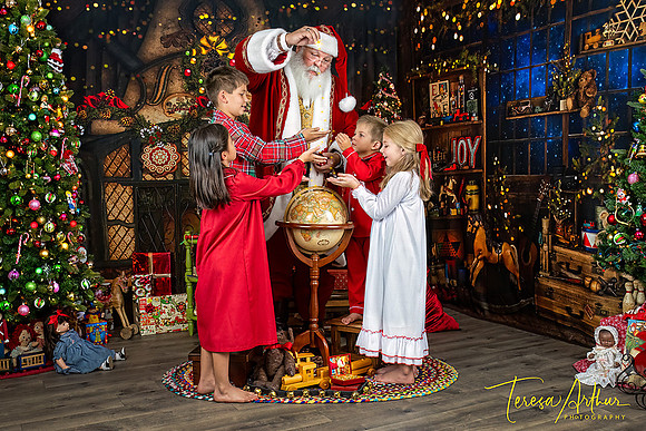 HORDUSKY GRANDKIDS-SANTA-2023-723-Edit