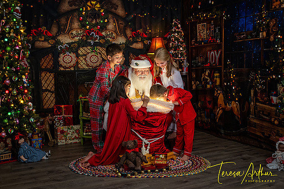 HORDUSKY GRANDKIDS-SANTA-2023-760-Edit
