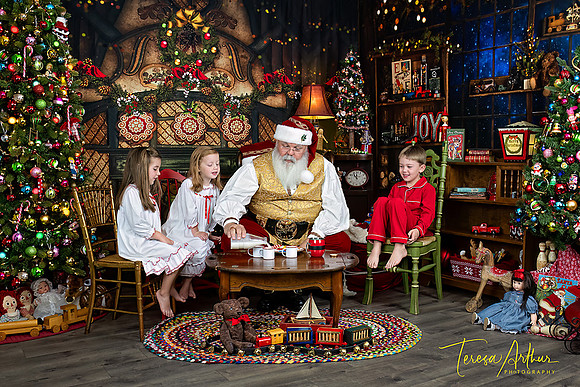 ALDEN-ADELINE-IZZY-SANTA-2023-174-Edit